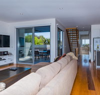 10 Sands Bvd - Tourism Search