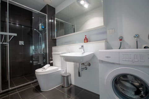 107, Light Filled Cozy Apt In The Heart Of St Kilda - Tourism Search 1