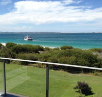 11 'Luskin Lodge' 29 Weatherly Close - stunning water views - Tourism Search