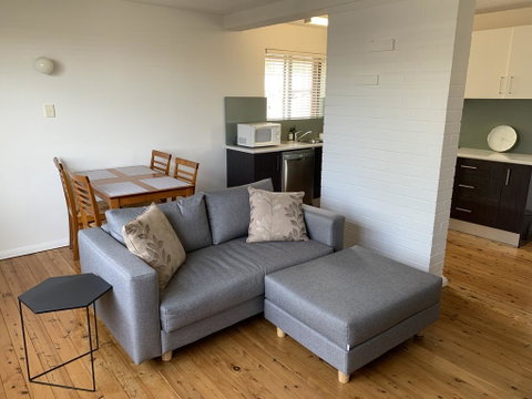 2 Bed Bar Beach Apartment - Stroll To Beach & Cafes, Supermarket Apartment 6 - Tourism Search 1
