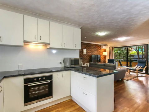 2 Bedroom St Lucia Apartment Close To UQ And CityCat - Tourism Search 1