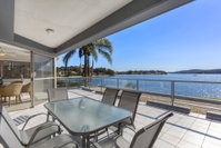 2 The Shores Soldiers Point - Waterfront - Uninterrupted Water Views INCLUDING ALL LINEN  TOWELS Free Wi-Fi