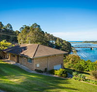 2 Water Crescent - Retro Haven - Tourism Search