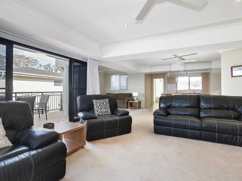 2/137 Soldiers Point Road - Luxury Unit On The Waterfront With Aircon And Free Unlimited Wi Fi - Tourism Search 3