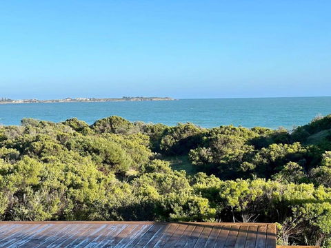 C4 Miles Beach Shack - Tourism Search 1