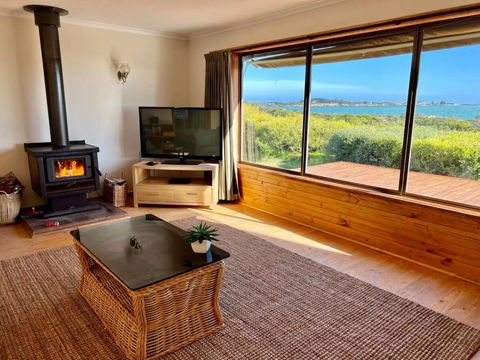 C4 Miles Beach Shack - Tourism Search 3