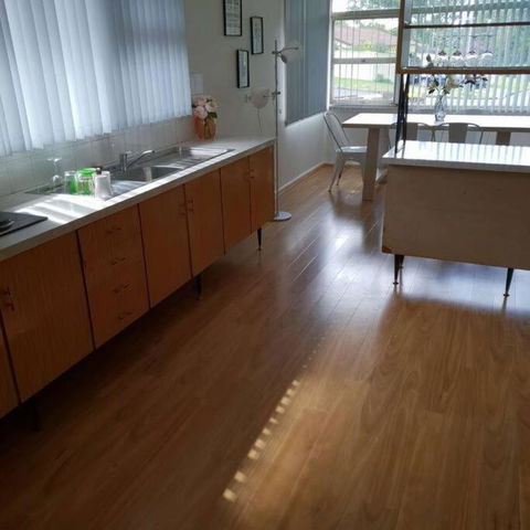 CAMPBELLTOWN HOLIDAY HOME 3 BED + FREE PARKING NCA039 - Tourism Search 2