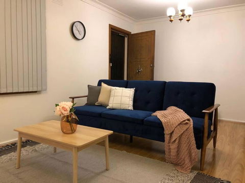 CAMPBELLTOWN HOLIDAY HOME 3 BED + FREE PARKING NCA039 - Tourism Search 3