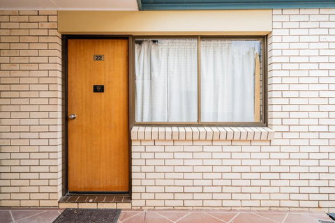 Capella Hotel Motel - Tourism Search 3