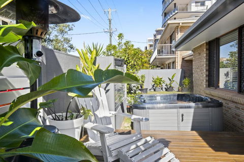 CARAVAN, BOAT & PET Friendly - RIGHT ON THE BORDER - Tourism Search 1