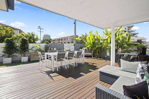 CARAVAN, BOAT & PET Friendly - RIGHT ON THE BORDER - Tourism Search 0
