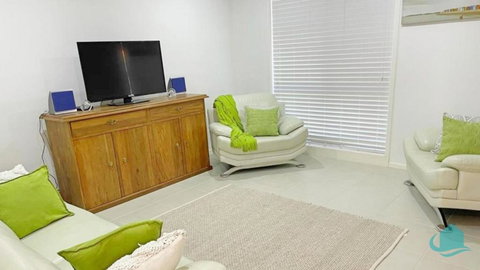 Caves Seascape Villa - Stroll To Shops And Beach - Tourism Search 1