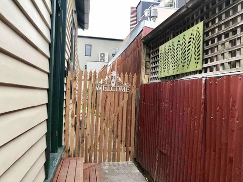 D109 Inner City Oasis On Buckingham - Tourism Search 1