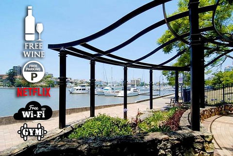2BR Lovely River , Retreat Pool, Gym, Wine, Netflix - Tourism Search 0