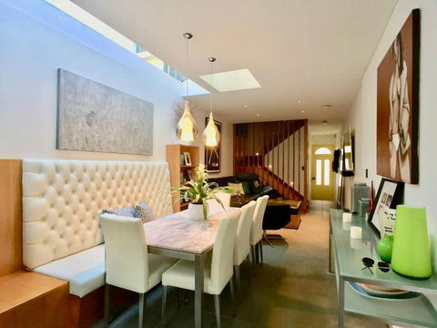 3 Storey Home Close Walk To Fox Studios SCG & City - Tourism Search 0