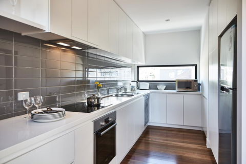 3-Bed House With Rooftop And Parking Near Yarra Park - Tourism Search 2