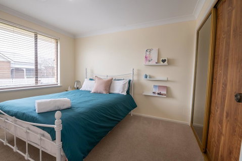 42 Rosemary Lane - Central Orange - Spacious Family Home - Quiet Lane - Tourism Search 2