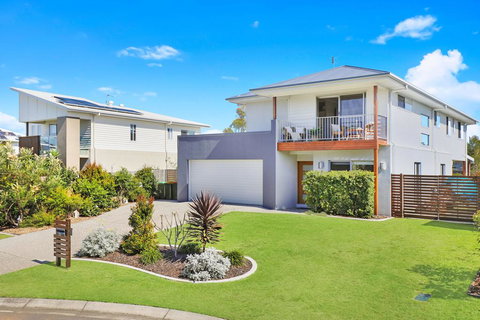 53 Northbeach Place, Mudjimba - Tourism Search 0