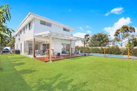 53 Northbeach Place, Mudjimba - Tourism Search 2