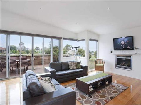 A Beautiful Beach House Torquay - Tourism Search 1