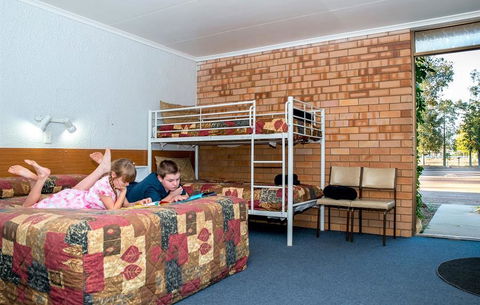 Abajaz Motor Inn - Tourism Search 1