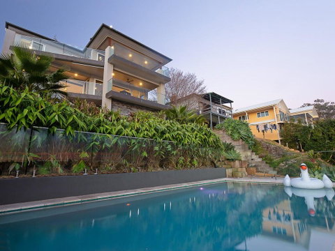 Absolute Waterfront Lakehouse Fishing Point Waterfront Pool Jetty - Tourism Search 0