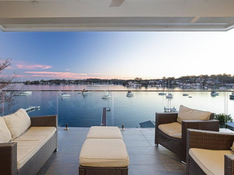 Absolute Waterfront Lakehouse Fishing Point Waterfront Pool Jetty - Tourism Search 1