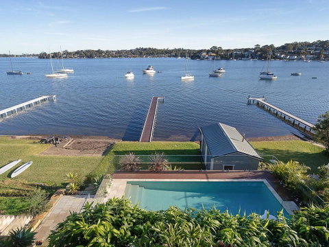 Absolute Waterfront Lakehouse Fishing Point Waterfront Pool Jetty - Tourism Search 3
