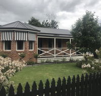 Acacia House - Central Healesville - Yarra Valley - Tourism Search