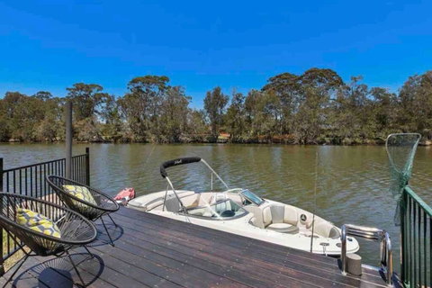 DOCK 08 Riverside Entertainer Pets Welcome - Tourism Search 0