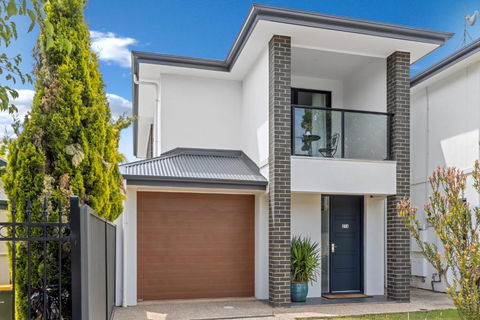 Entire 2 Storey Home In Tranmere - Tourism Search 0