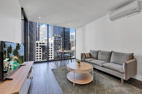 EQ Tower Modern Apartments Melbourne Central CBD - Tourism Search 1