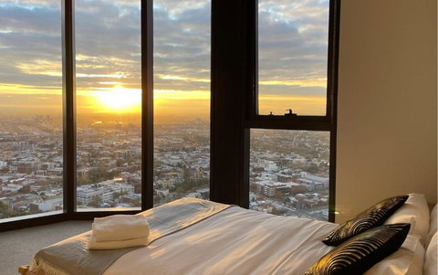 EQ Tower Modern Apartments Melbourne Central CBD - Tourism Search 4