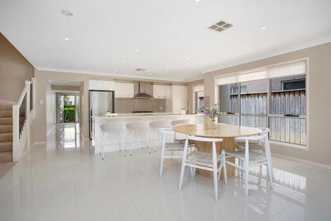 Entire Home In Park Central - Family-Friendly Getaway - Walk To Parks, Shops And Transport In Macarthur - Tourism Search 3