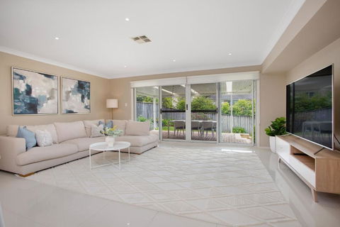 Entire Home In Park Central - Family-Friendly Getaway - Walk To Parks, Shops And Transport In Macarthur - Tourism Search 2