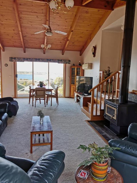 Flinders Island Masters Quarters - Lady Barron - Tourism Search 3
