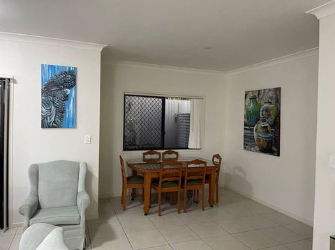 Georgina Townhouse - Tourism Search 3