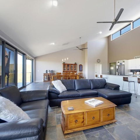 GOULBURN ALPACA FARM STAY - Tourism Search 1