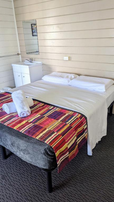 GRAND CENTRAL HOTEL PROSERPINE - Tourism Search 0