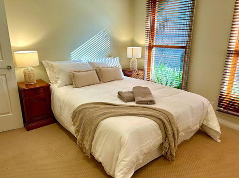 Grand Retreat In Peaceful Street - Tourism Search 4