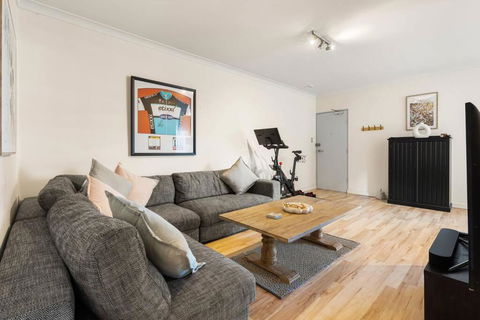Homely-bright, Air Con, Car Spc - Tourism Search 3