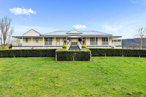 IRONBARK FARM Farmhouse On 52 Acres In The Scenic Yarra Valley - Tourism Search 0