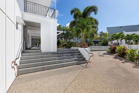 Airlie Beach Hotel - Tourism Search 1