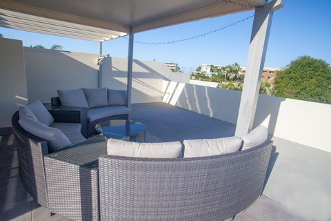 Alexandra Headland Luxury Townhouse - Tourism Search 2