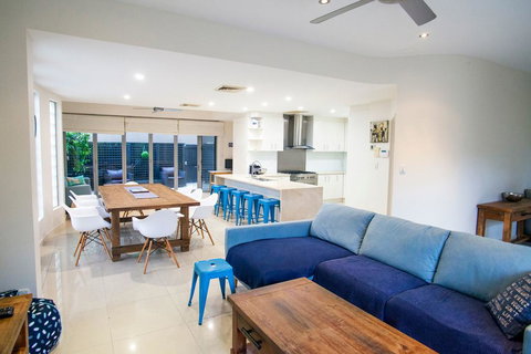 Alexandra Headland Luxury Townhouse - Tourism Search 0