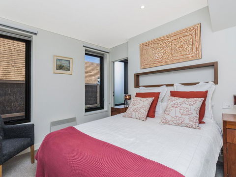 Aqua Mist Seascape - Tourism Search 3