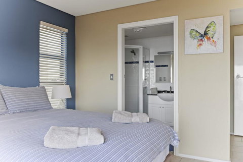 Aqua Shores Award Winning Apartment - Tourism Search 3