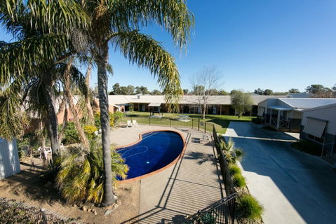 Ashleigh Court Motor Inn - Tourism Search 0