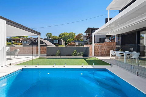 Luxury NEW 5BDRM Oasis With Heated Pool - Tourism Search 0