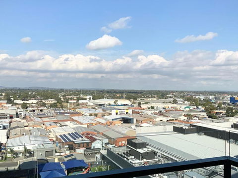 M-city Apartment - Executive Twin King Ensuites - Fully Equipped - Free Parking, Fast Wifi, Smart TV, Netflix, Complementary Drinks & Amenities - M-city Shopping Centre Clayton 3168 - Tourism Search 3